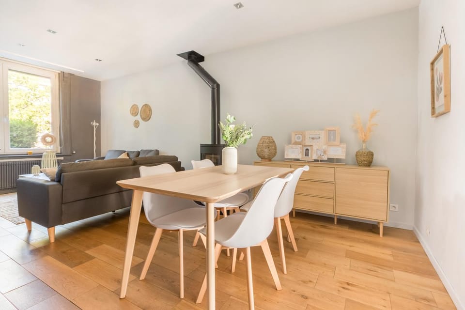 Living room, Dining area