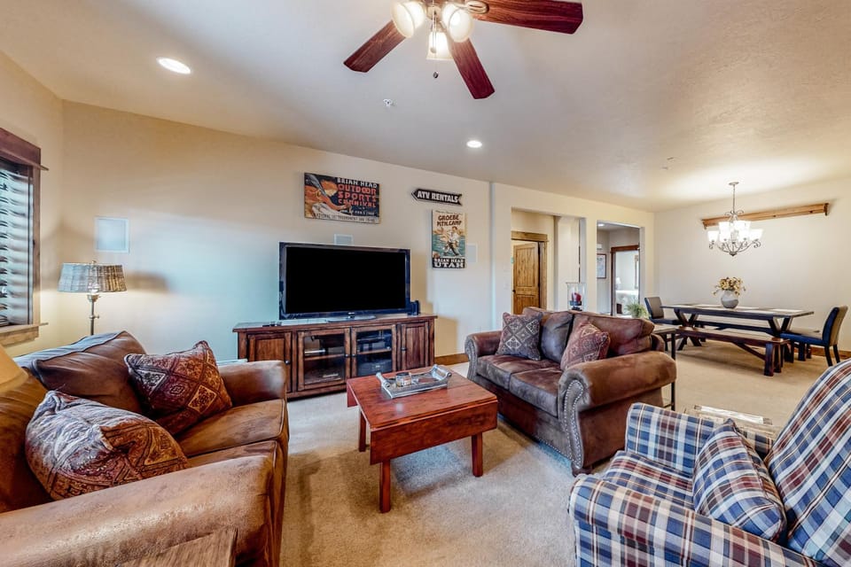 Half-Mile to Giant Steps Lifts: Condo w/ Balcony House in Brian Head