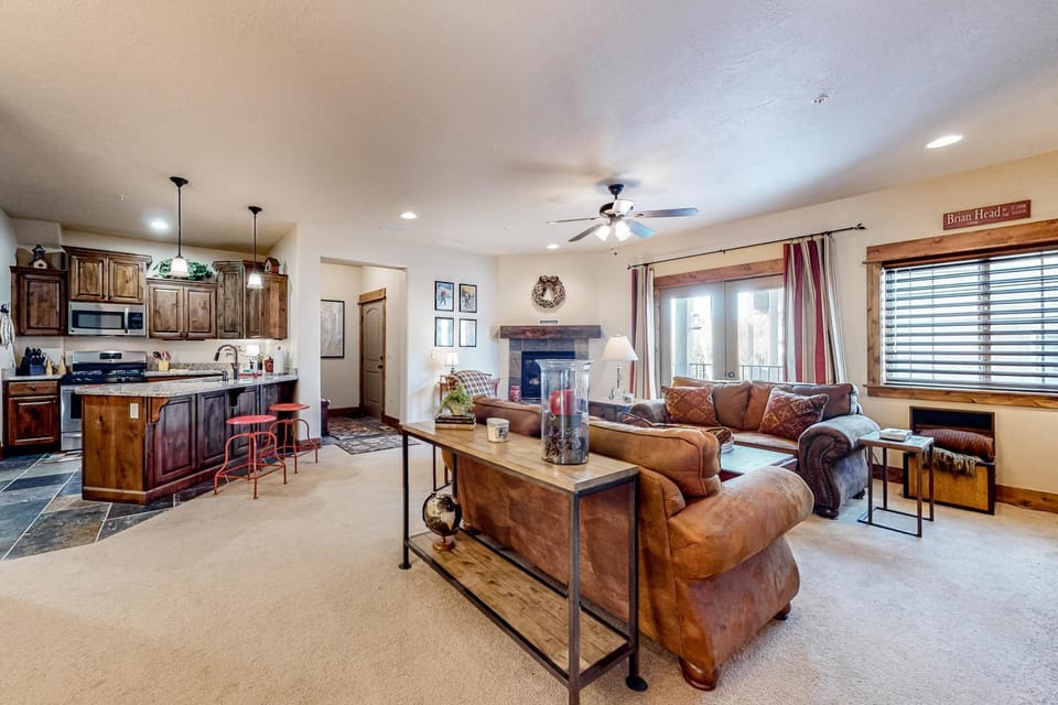 Half-Mile to Giant Steps Lifts: Condo w/ Balcony House in Brian Head