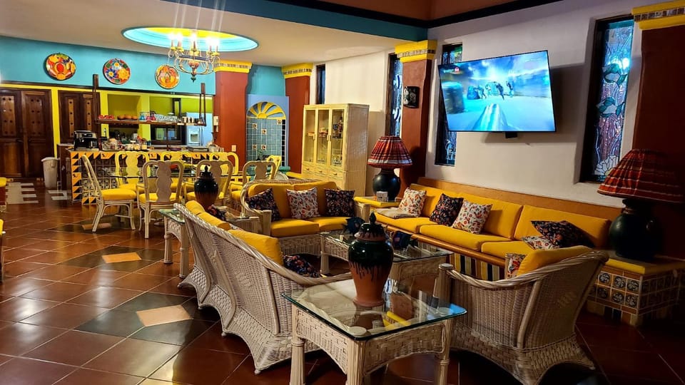 Communal lounge/ TV room, TV and multimedia, Living room, Seating area, Evening entertainment
