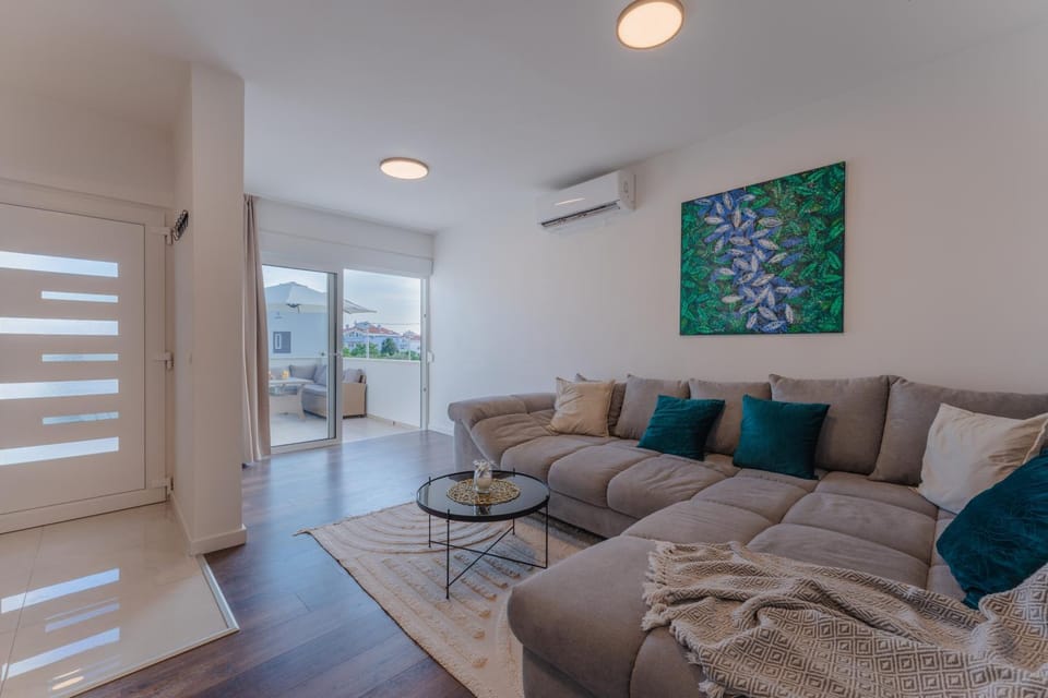 Living room, Seating area, air conditioner