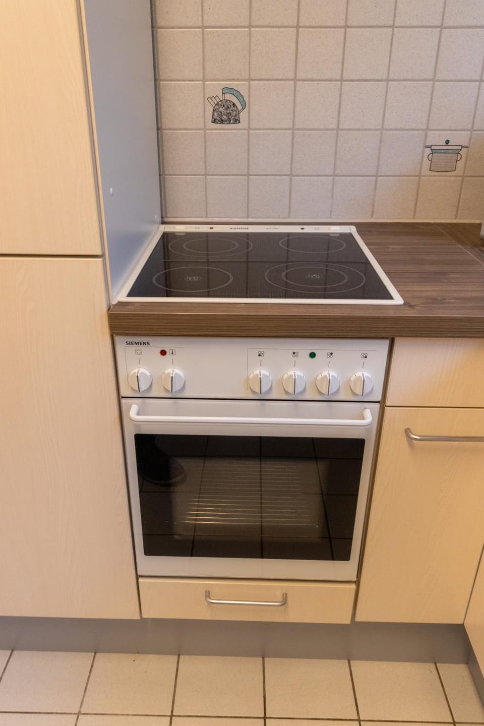 Kitchen or kitchenette, pet friendly, stove