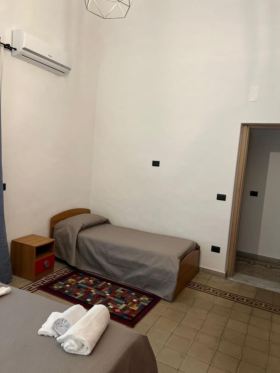 Bed, Bedroom, towels, air conditioner