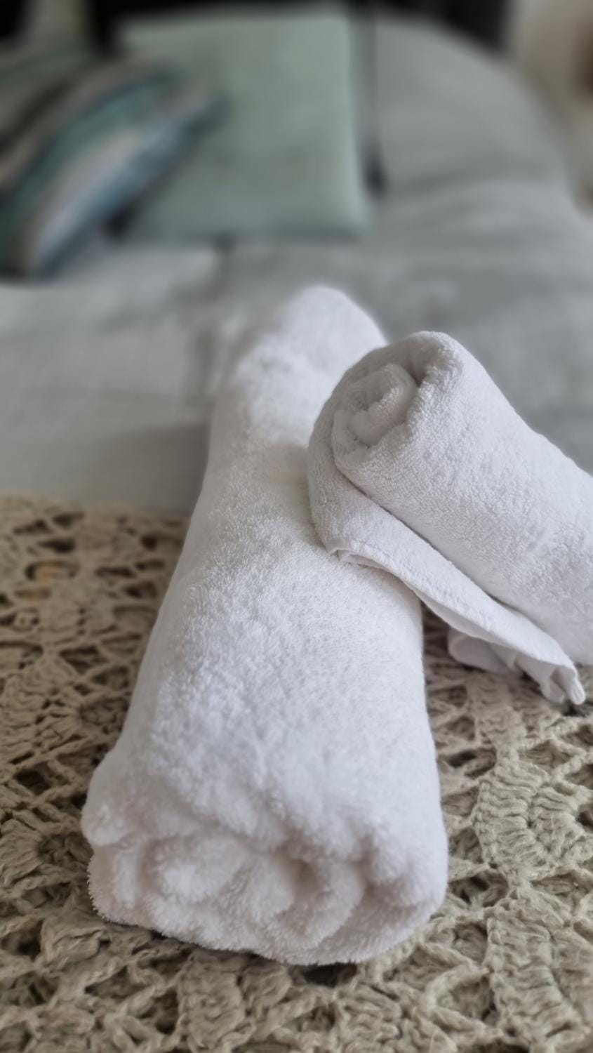 Bed, towels