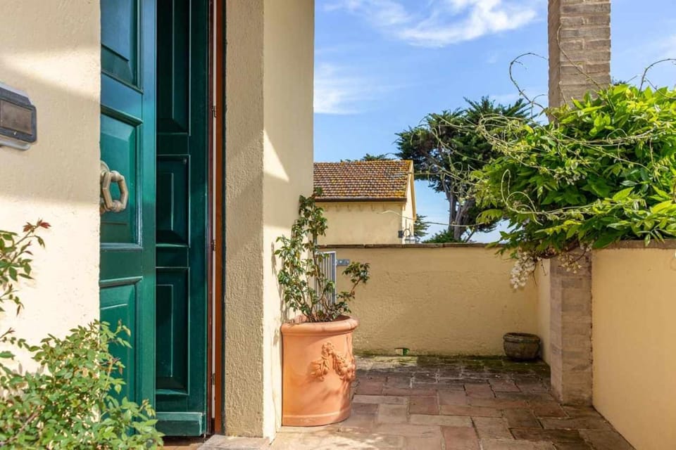 R24 - Casa Glicine . Apartment in Marcelli