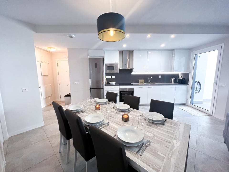 Balcony/Terrace, Kitchen or kitchenette, Seating area, Dining area, internet, locker, minibar, pet friendly, stove, toaster, air conditioner