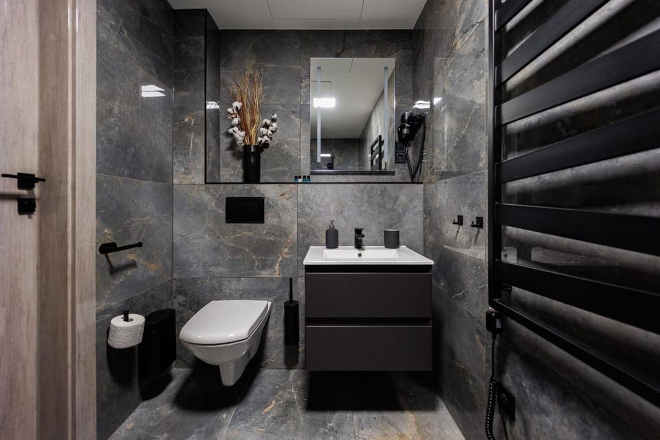 Shower, Toilet, Bathroom, towels