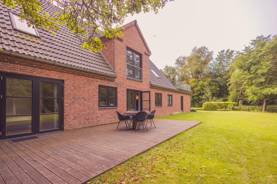 Property building, Garden, Balcony/Terrace, Garden view