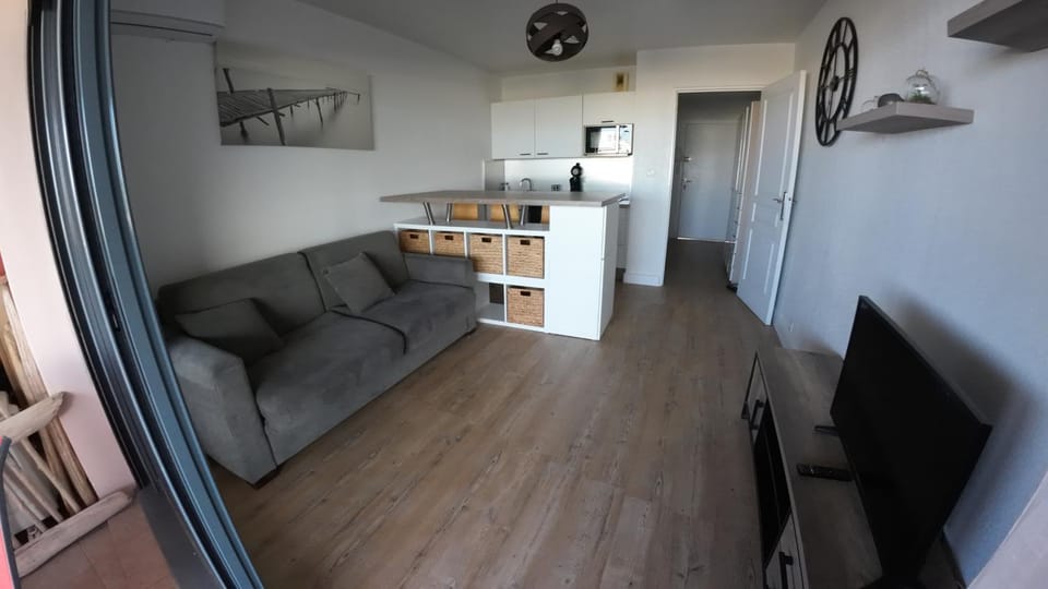 Studio de 25m2 + terrasse de 14m2+garage privatif Apartment in La Ciotat