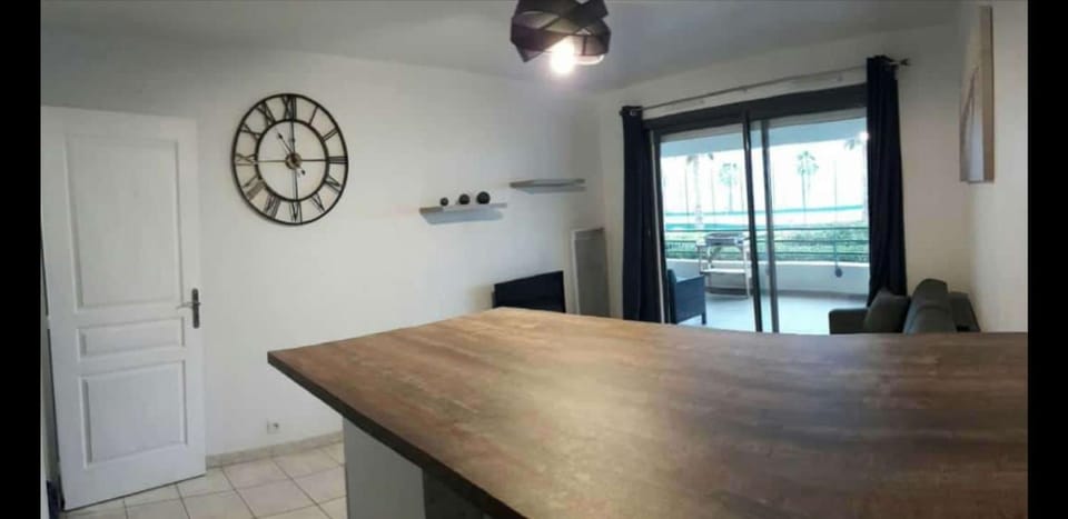 Studio de 25m2 + terrasse de 14m2+garage privatif Apartment in La Ciotat