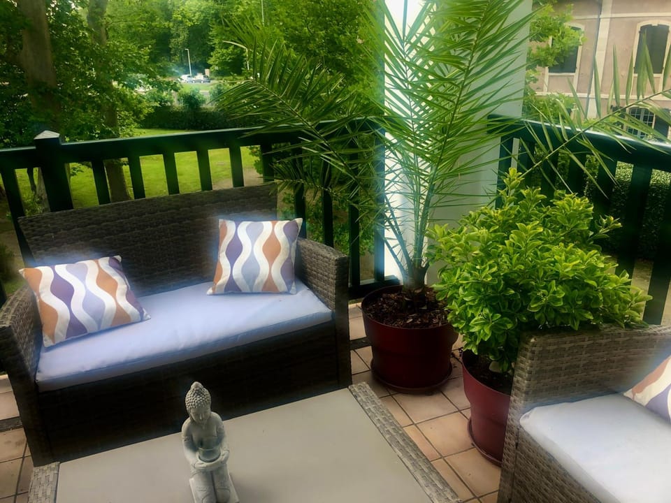 Property building, Balcony/Terrace, Garden view
