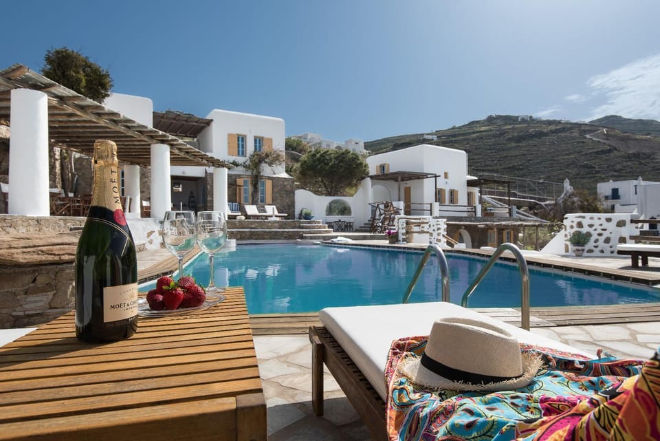 Property building, Restaurant/places to eat, Swimming pool