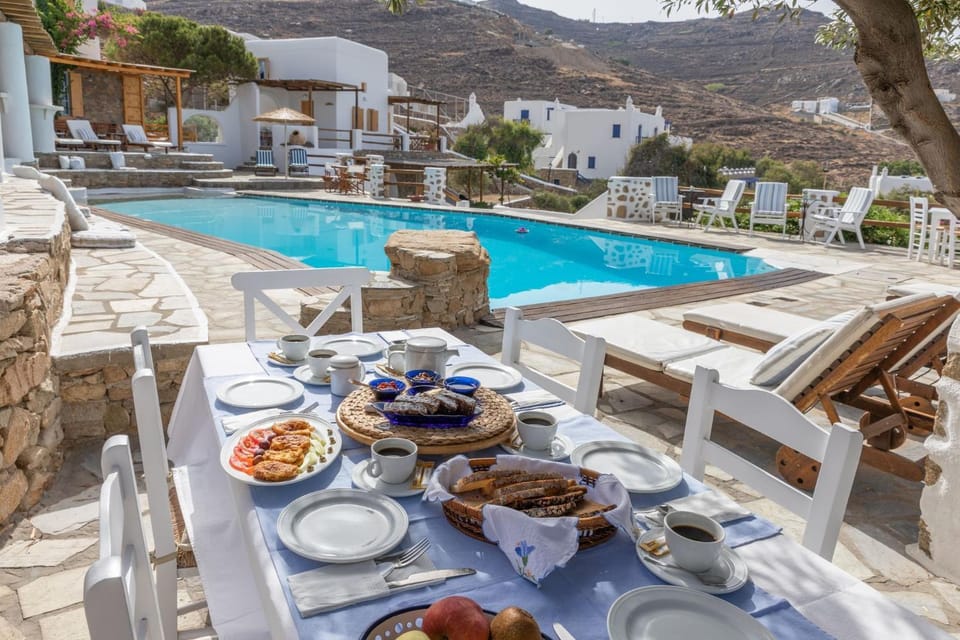 Property building, Restaurant/places to eat, Swimming pool, Breakfast