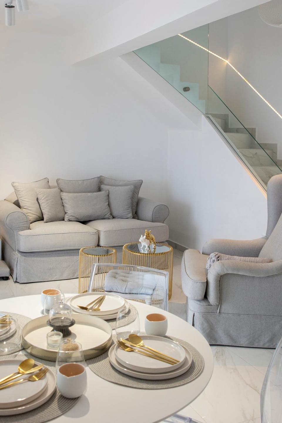 Living room, Seating area, Dining area