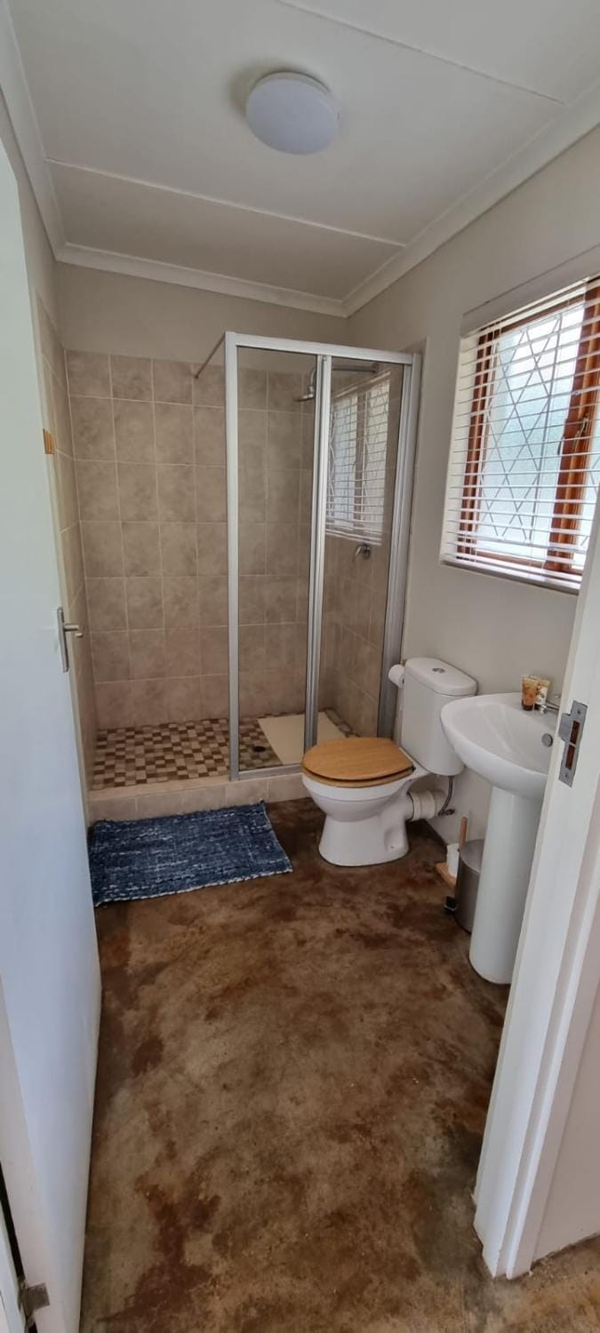 Shower, Toilet