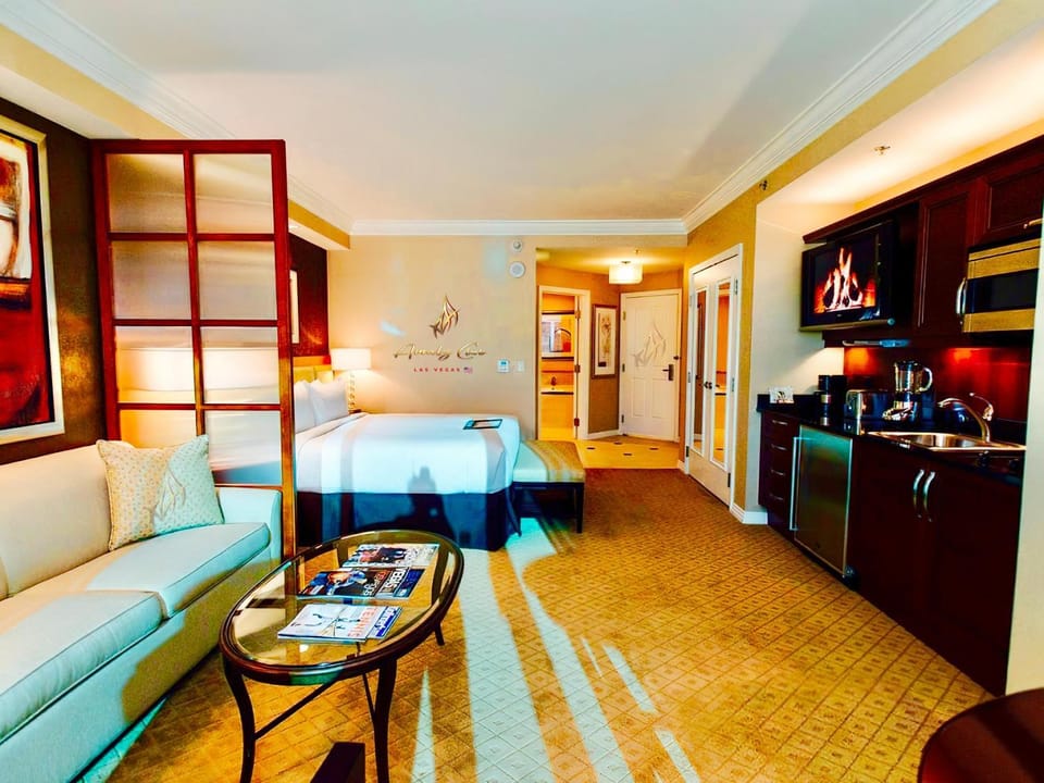 Bed, TV and multimedia, Kitchen or kitchenette, Living room, Photo of the whole room