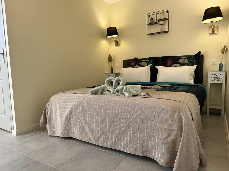 Bed, Bedroom