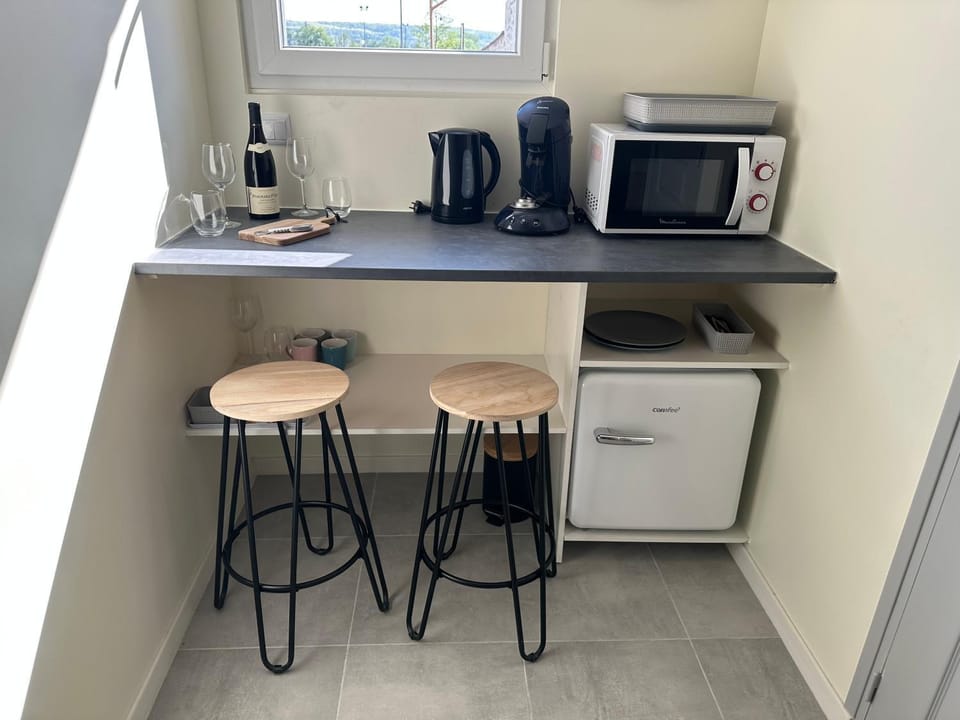 Coffee/tea facilities, minibar, oven, pet friendly