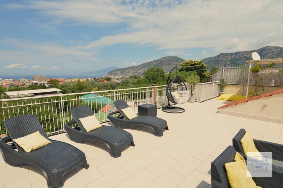Patio, Solarium, View (from property/room), Balcony/Terrace, Balcony/Terrace, Seating area, Mountain view, sunbed