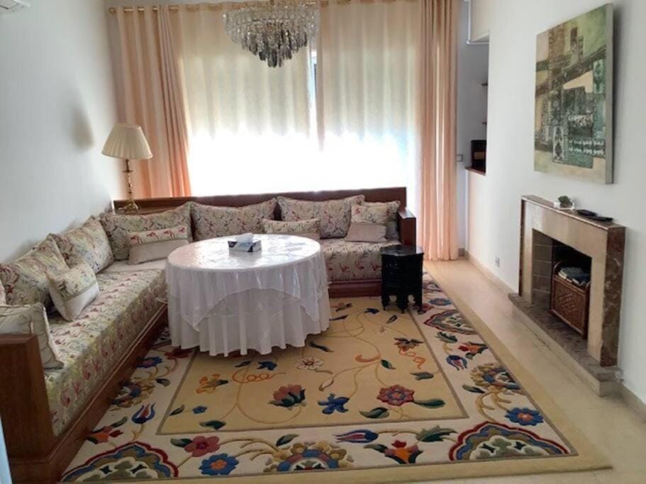 Appartement centre-ville 200 m2 lumineux et calme proche plage Apartment in Tangier