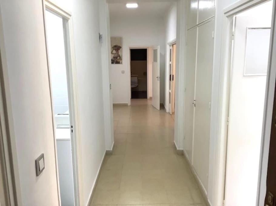 Appartement centre-ville 200 m2 lumineux et calme proche plage Apartment in Tangier
