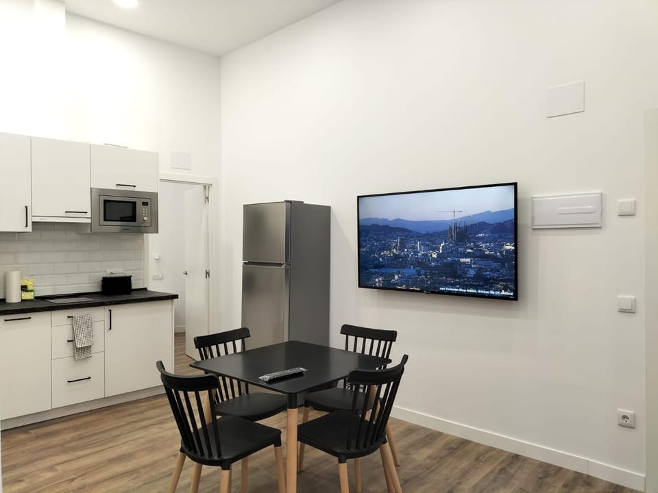 Kitchen or kitchenette, Living room, Seating area, Dining area, stove