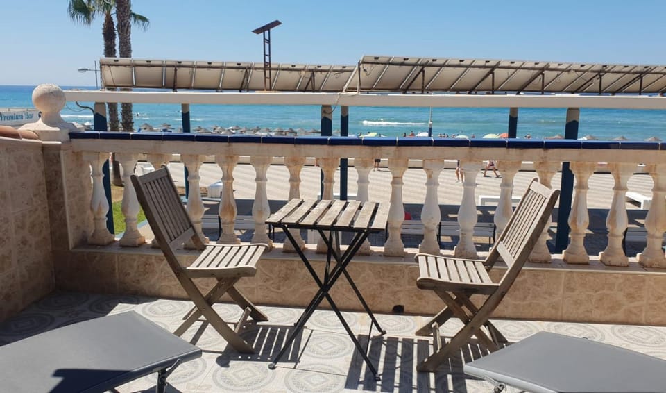 View (from property/room), Balcony/Terrace, sunbed