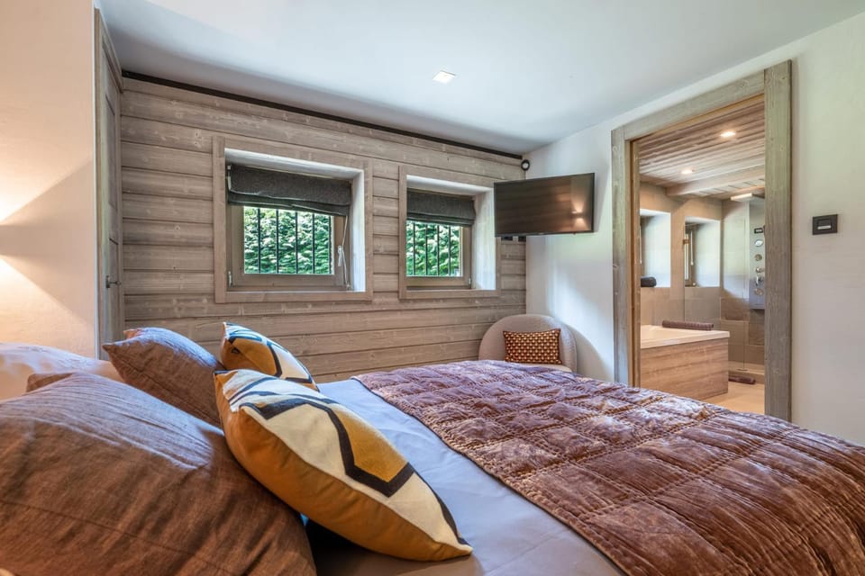 Bed, Bathroom, Photo of the whole room
