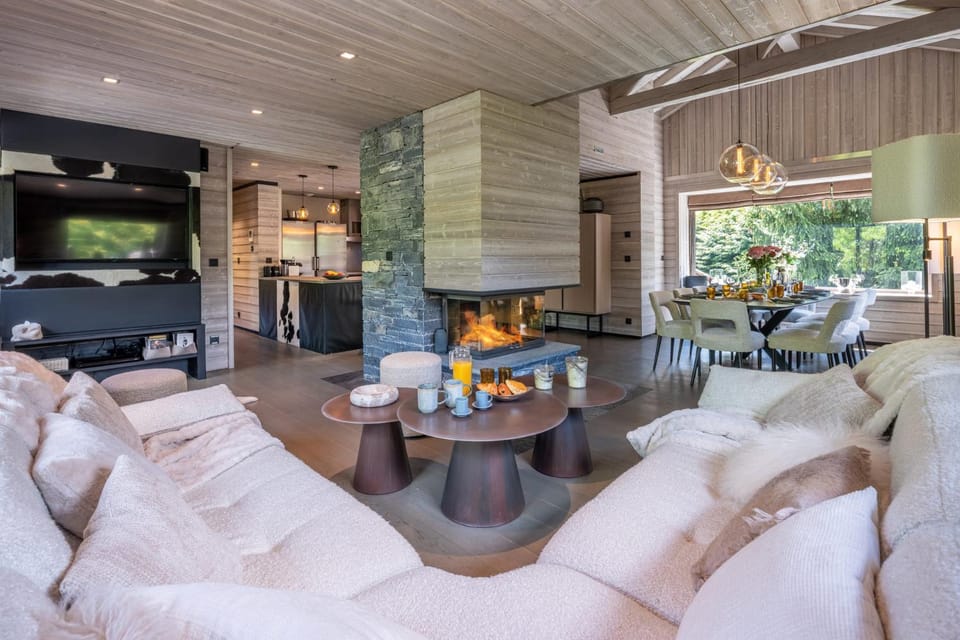 TV and multimedia, Living room, Dining area, fireplace, kitchen