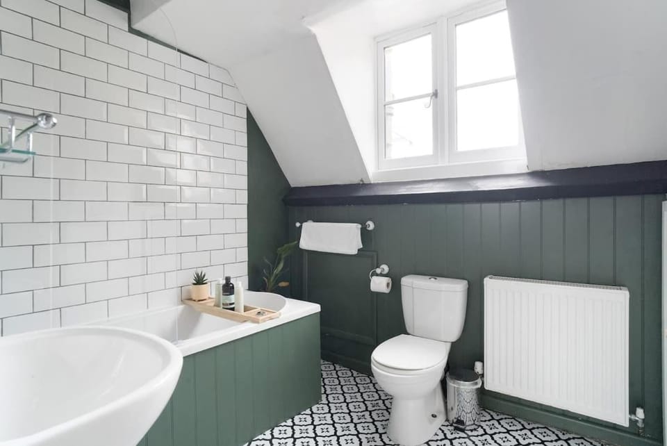 Redesdale View, High Street with Private Garden Apartment in Moreton-in-Marsh