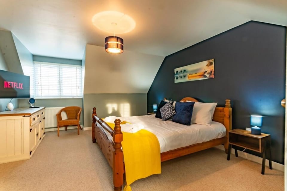 Bed, Bedroom