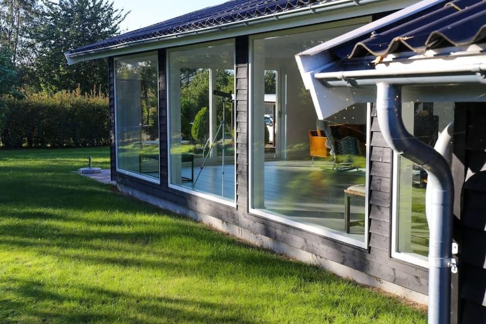 Property building, Patio, Spring, Day, Natural landscape, Garden, Garden view