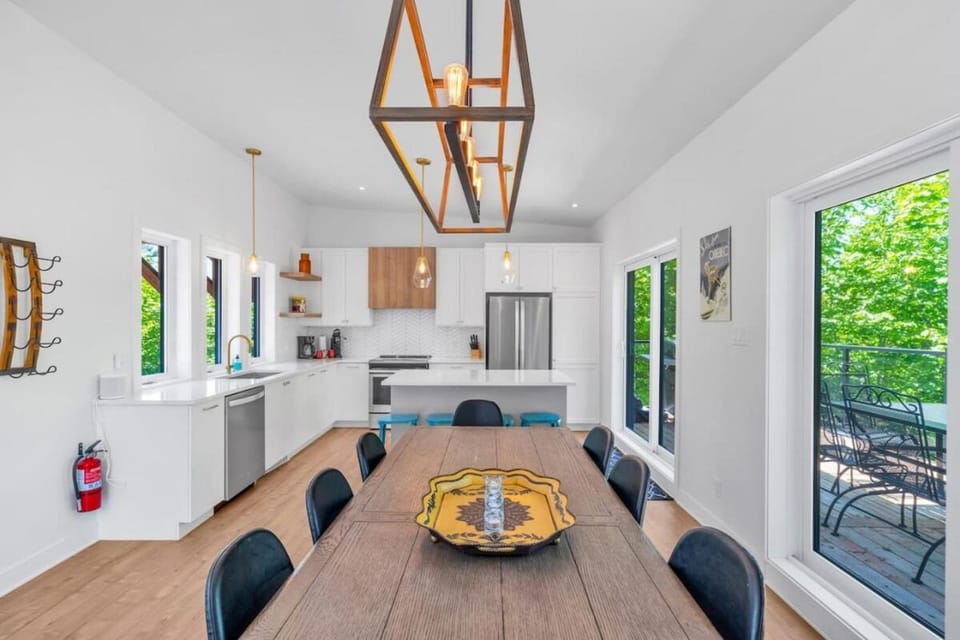 Kitchen or kitchenette, Living room, Seating area, Dining area, oven, stove