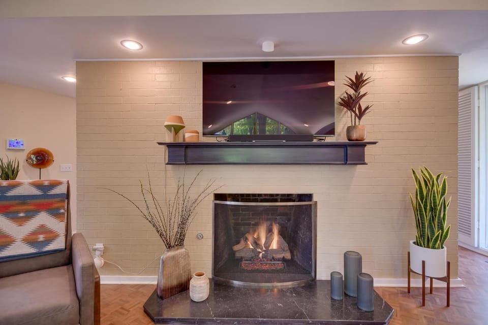 Mid-Century Modern Home with Fire Pit and Gas Grill! House in Amarillo