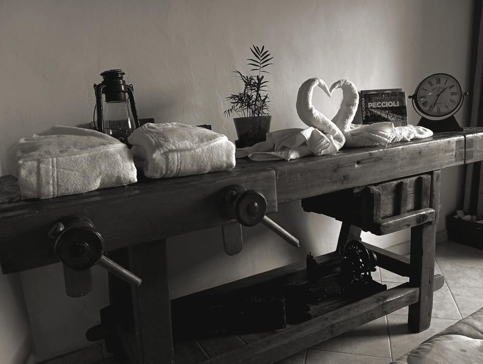 Bedroom, towels