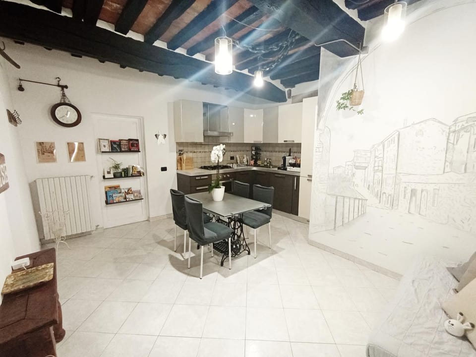 Kitchen or kitchenette, Dining area, stove