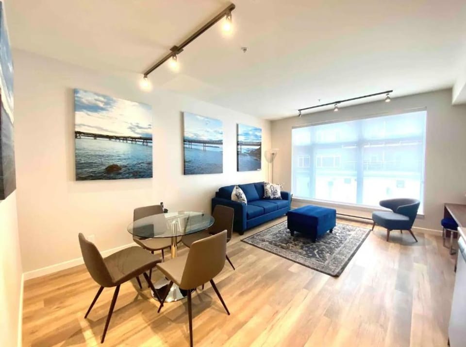 Perfect Brand New Condo In The Heart of Sidney Apartment hotel in Sidney