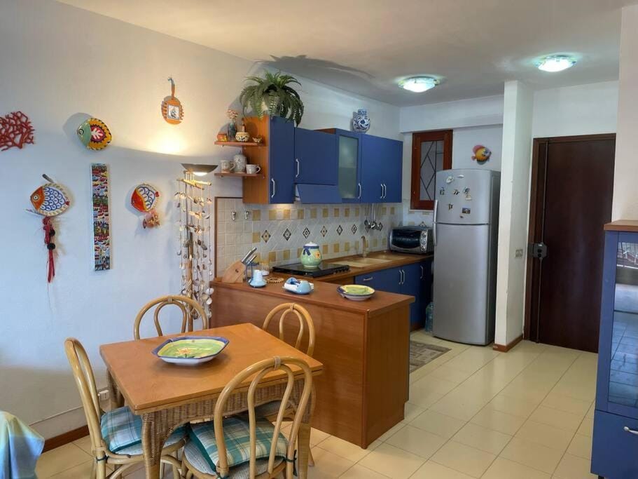 Kitchen or kitchenette, Living room, Seating area, Dining area, pet friendly, stove