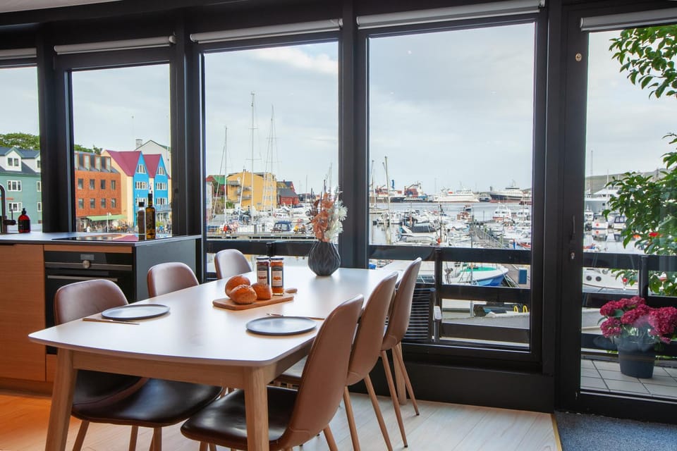 Dining area, City view, Sea view