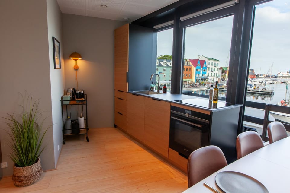 Kitchen or kitchenette, City view, Sea view, dishwasher, minibar, pet friendly