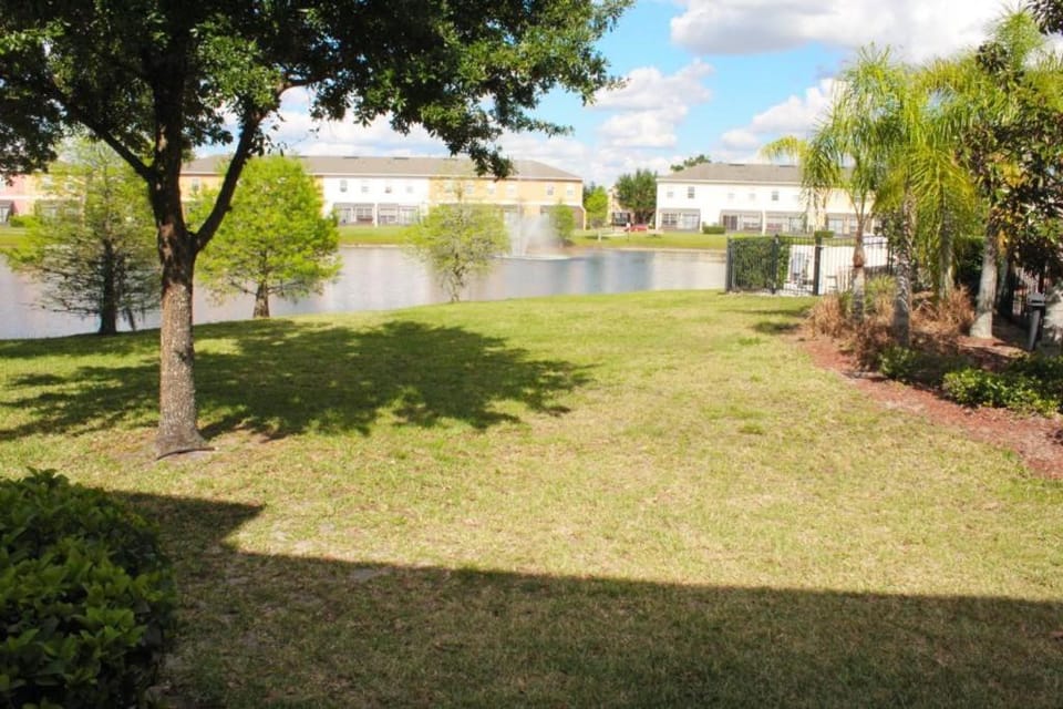 4 bedroom townhouse Sleeps 8 Coral Cay Apartment in Kissimmee