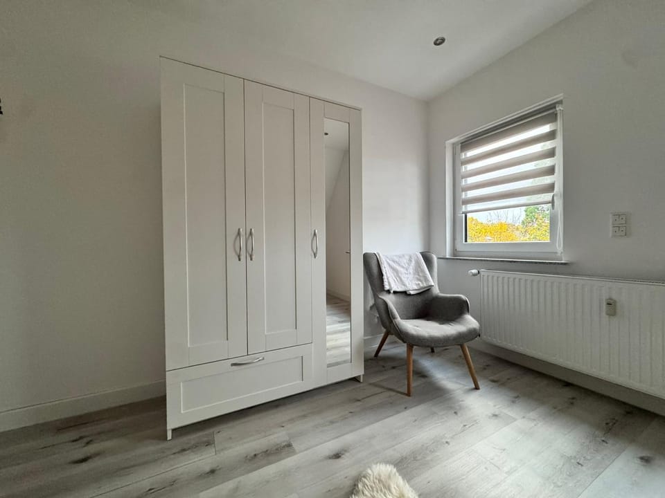 Bedroom, wardrobe