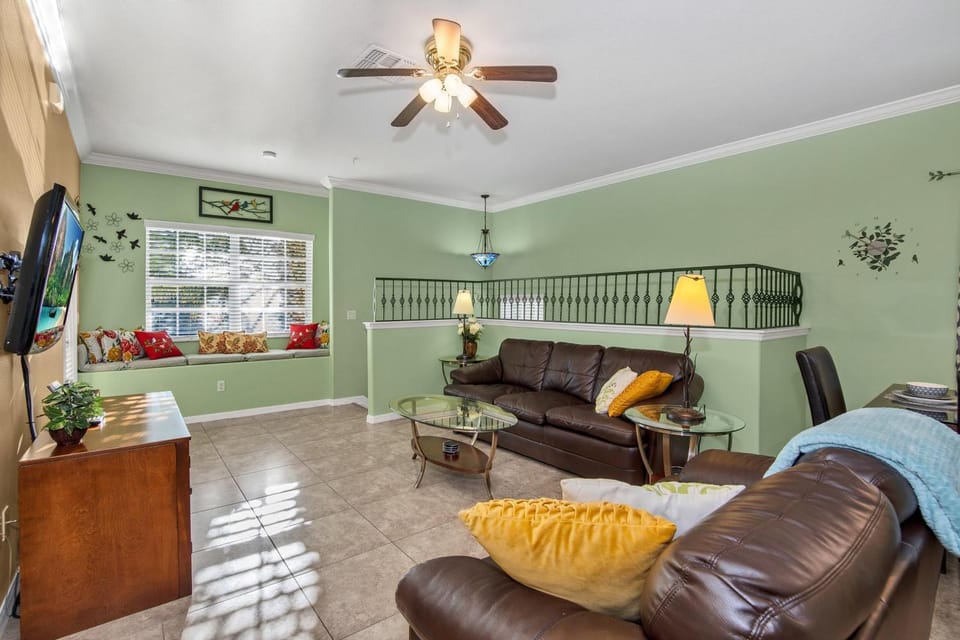 3 bedrooms townhome Gated Resort 5 minutes from Disney Apartment in Four Corners