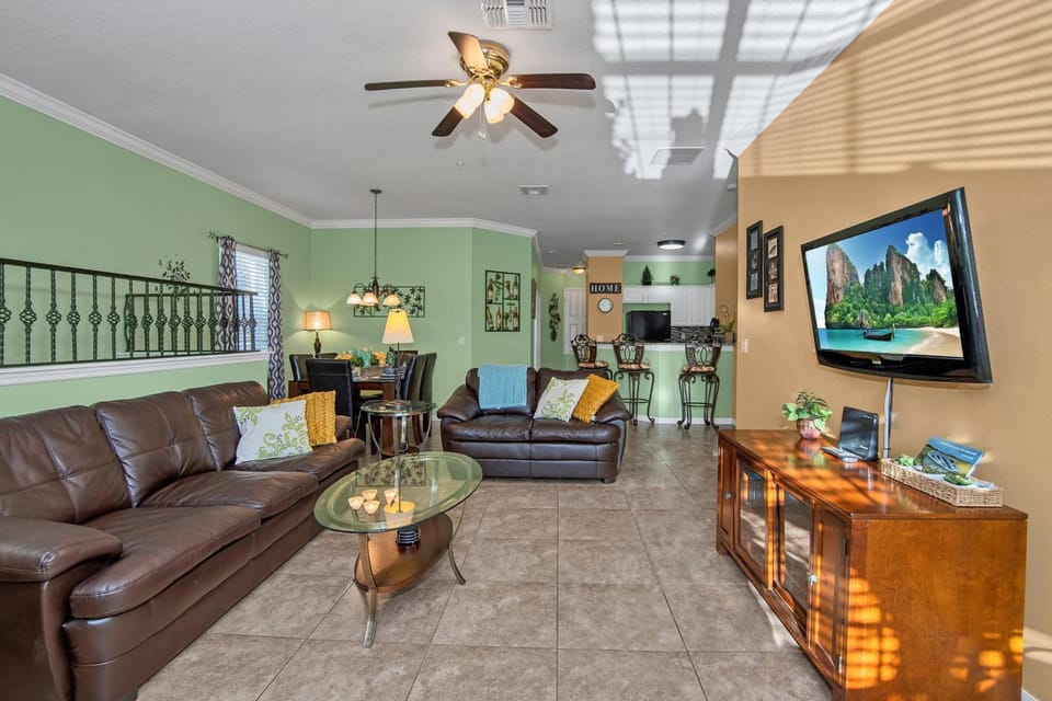 3 bedrooms townhome Gated Resort 5 minutes from Disney Apartment in Four Corners