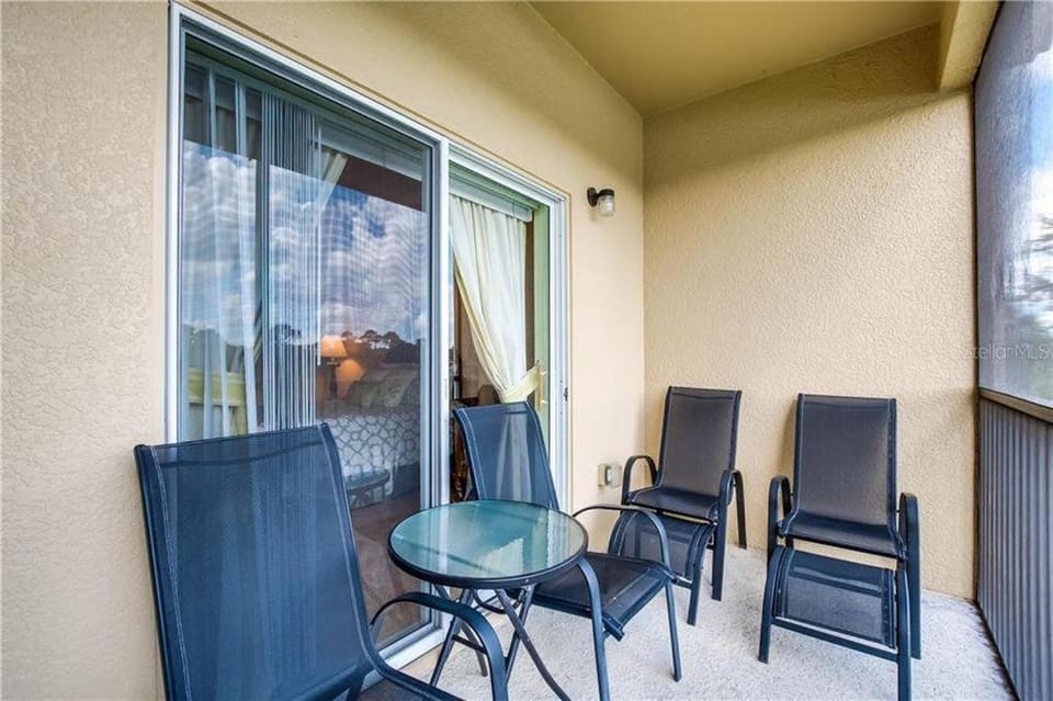 3 bedrooms townhome Gated Resort 5 minutes from Disney Apartment in Osceola County
