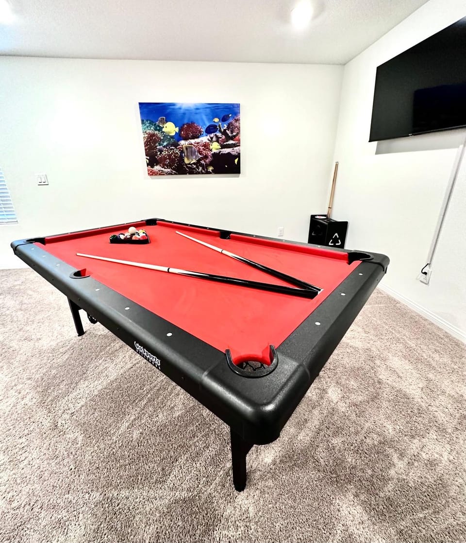 Communal lounge/ TV room, Billiard, Game Room, Game Room, Evening entertainment