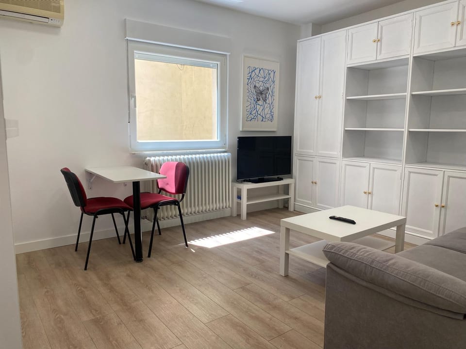 TV and multimedia, Living room, Seating area, Dining area, hair dresser, air conditioner
