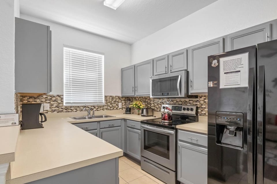 Pet-Friendly Resort home - 3 bedrooms near Disney Apartment in Four Corners