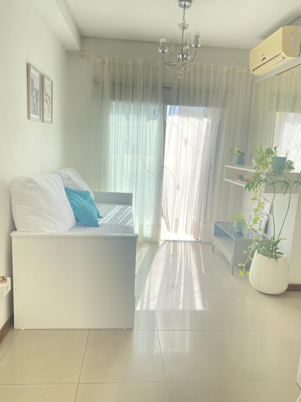 Bed, Living room