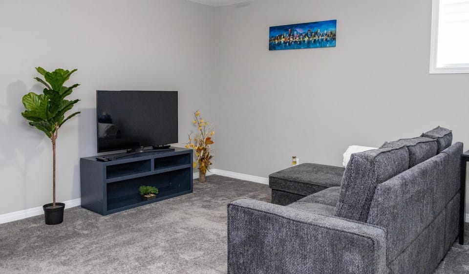Living room, Seating area, Evening entertainment